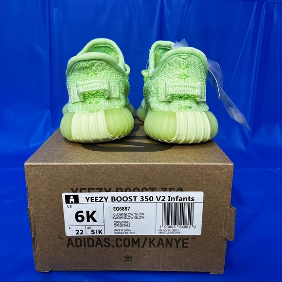 Yeezy Boost 350 V2 Infants Light green Size 6K - Picture 3 of 14